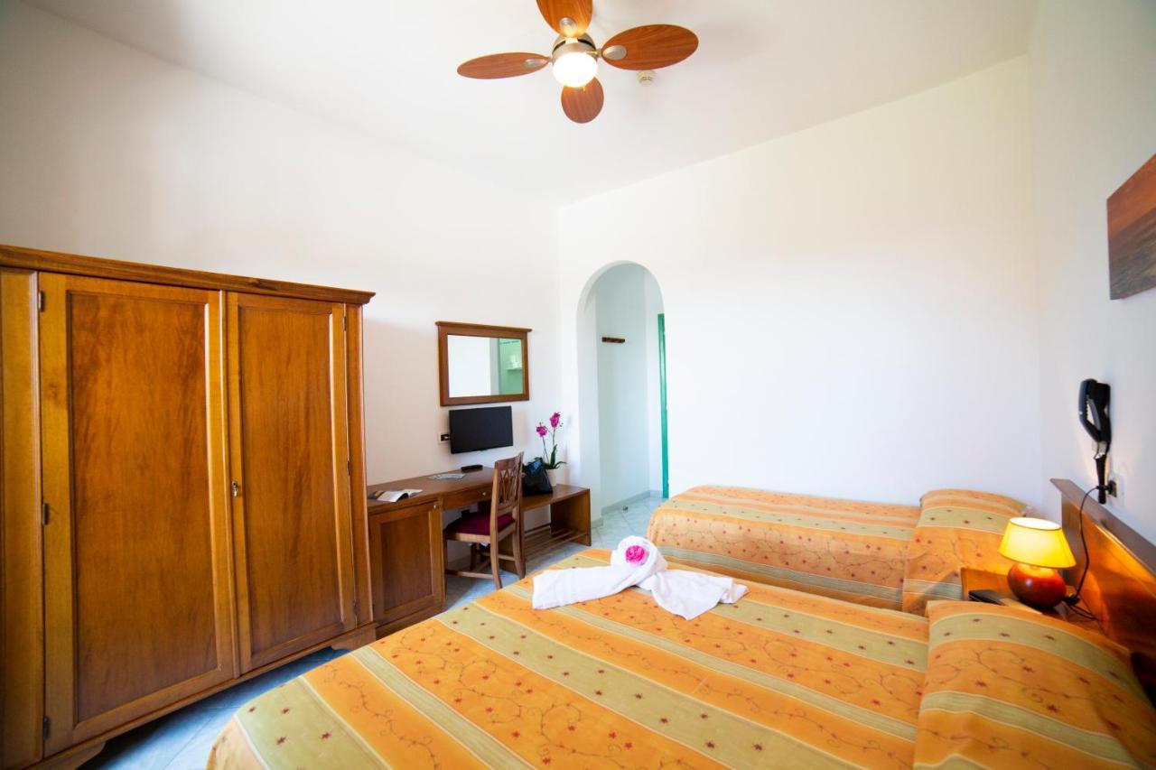 Hotel La Mandorla Barano d'Ischia ภายนอก รูปภาพ